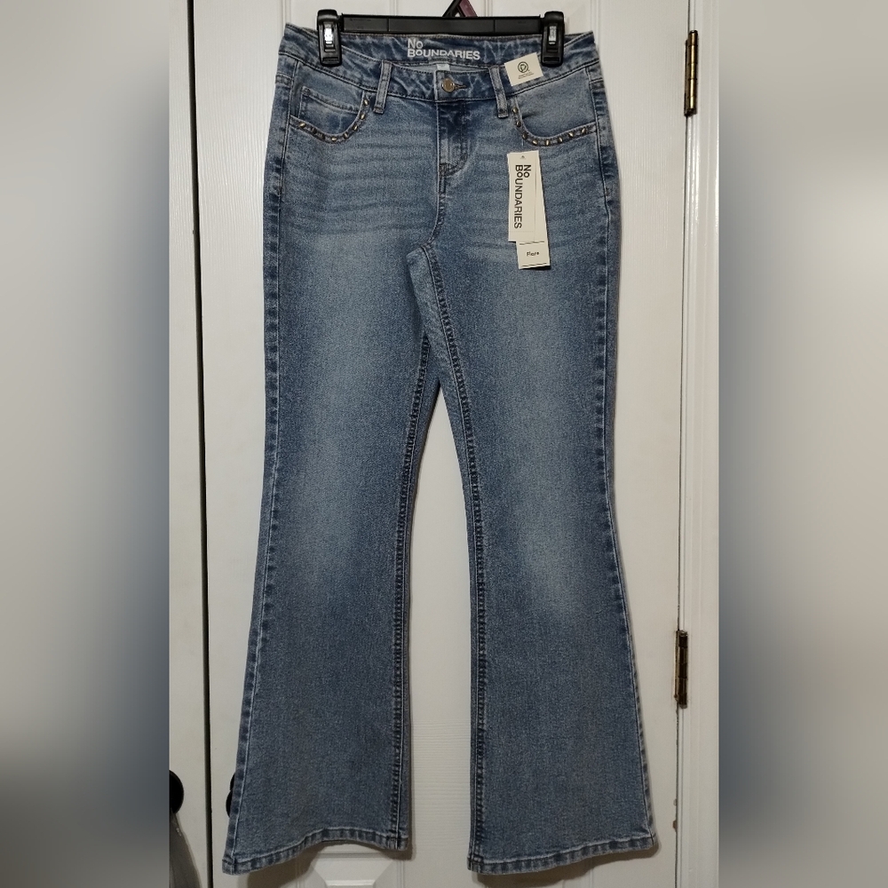 No Boundaries Women's Size 4 Light Wash Flare Jeans